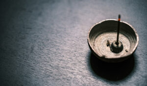 Best Minimalist Incense Holders from Japan: Where to Buy & What to Know image