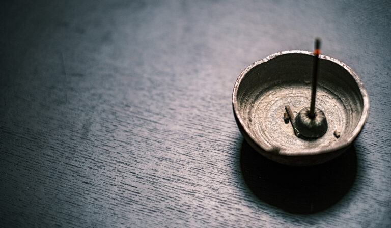 Best Minimalist Incense Holders from Japan: Where to Buy & What to Know image
